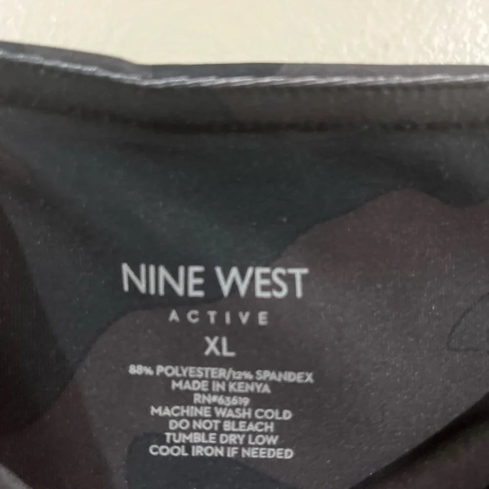 Nine West NWT XL camo leggings - Picture 2 of 3